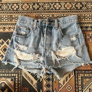 501 high rise Levi’s jean shorts